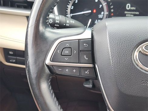 Used 2021 Toyota Highlander XLE FWD image 29