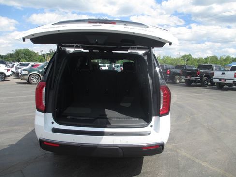 Used 2024 GMC Yukon XL Denali Ultimate AWD/4WD image 8