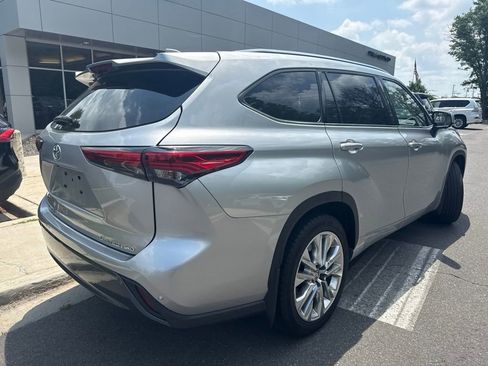 Used 2023 Toyota Highlander Limited AWD/4WD image 7