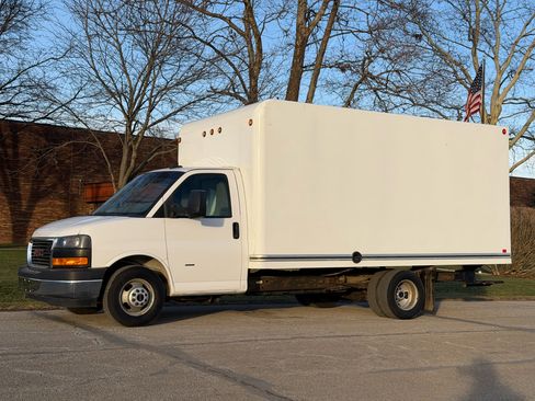Used 2019 GMC Savana 3500 w/ Power Convenience Package image 2