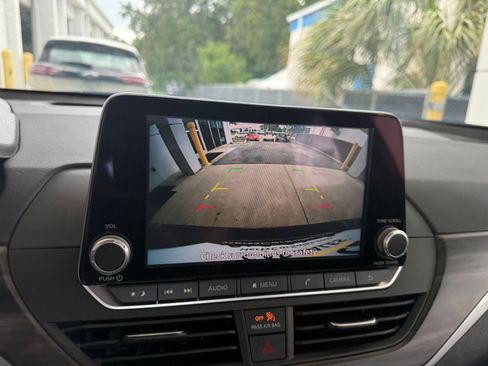 Used 2025 Nissan Altima 2.5 SV FWD image 23