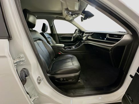 Used 2022 Jeep Grand Cherokee Limited 4xe image 32