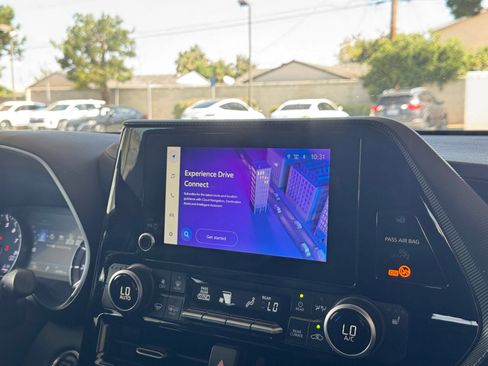 Used 2024 Toyota Highlander XSE FWD image 19