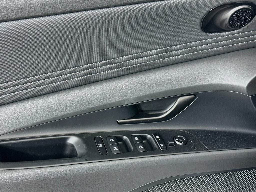 New 2026 Hyundai Elantra SEL Sport FWD image 18