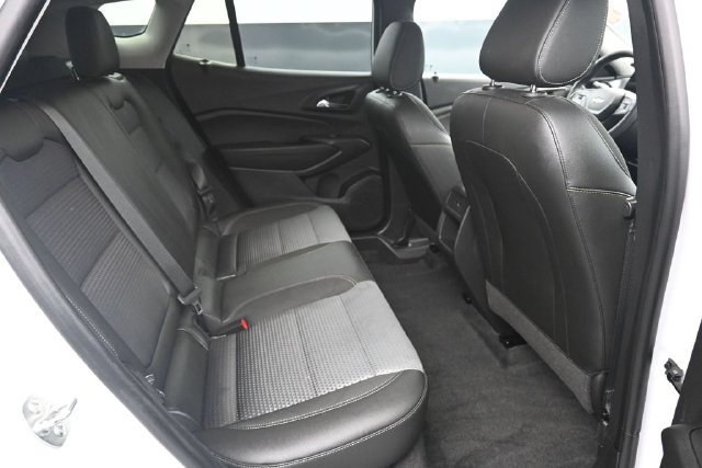 Used 2025 Chevrolet Trax LT FWD image 19