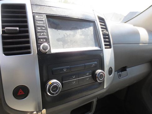 Used 2019 Nissan Frontier SV image 10