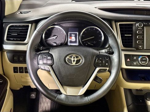Used 2016 Toyota Highlander Limited Platinum image 13