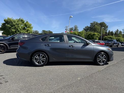 Used 2023 Kia Forte LXS w/ LXS Technology Package FWD image 8