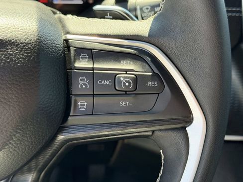 Used 2025 Jeep Grand Cherokee Altitude image 23