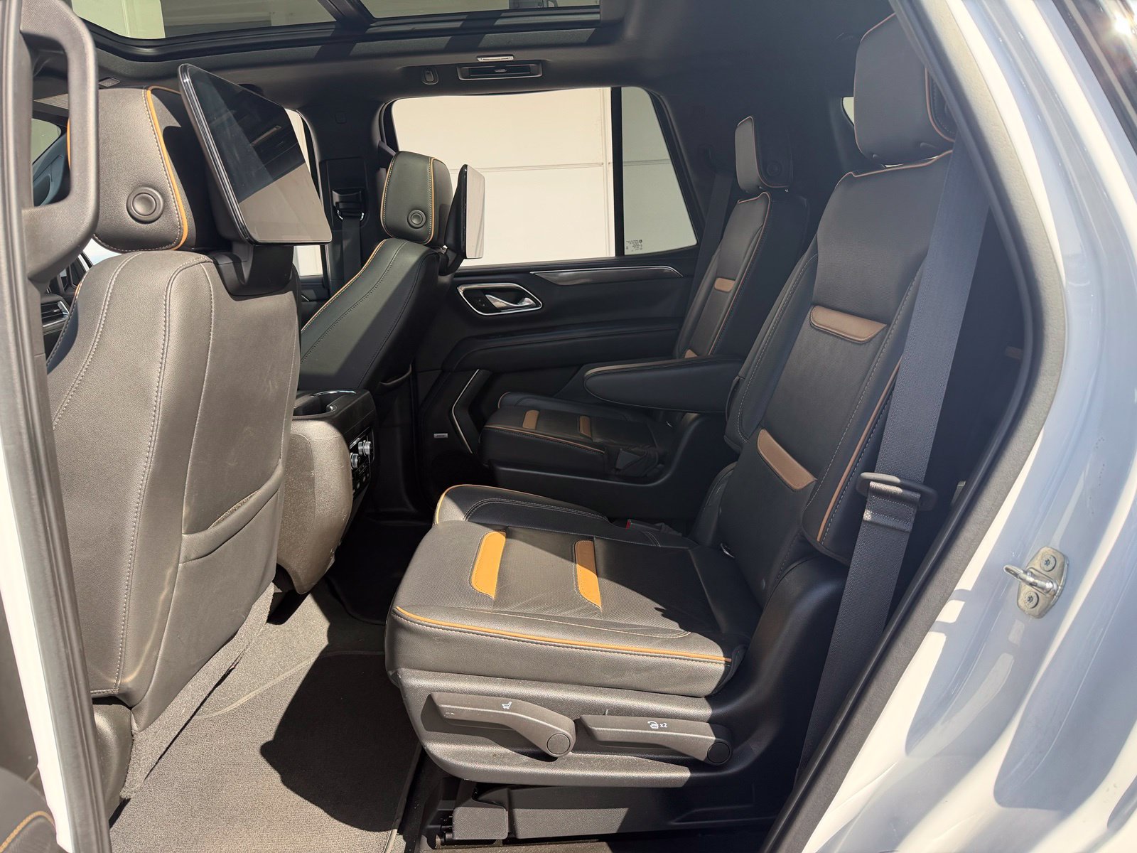 Used 2021 GMC Yukon AT4 w/ AT4 Premium Plus Package AWD/4WD image 18