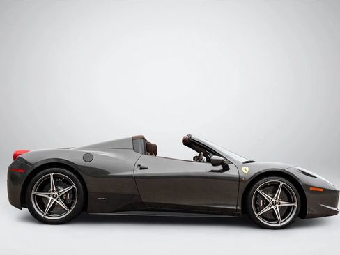Used 2013 Ferrari 458 Spider RWD image 3