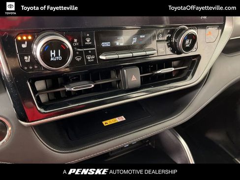 Used 2023 Toyota Highlander Platinum image 34