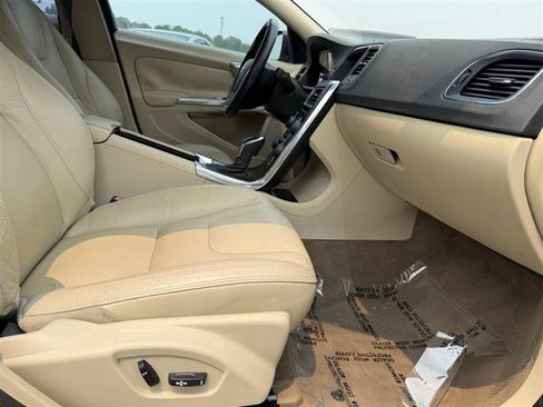 Used 2014 Volvo S60 T5 FWD image 22