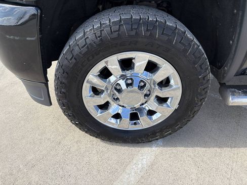 Used 2019 GMC Sierra 2500 Denali w/ Duramax Plus Package AWD/4WD image 11