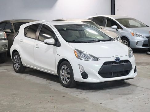 Used 2015 Toyota Prius C One image 3