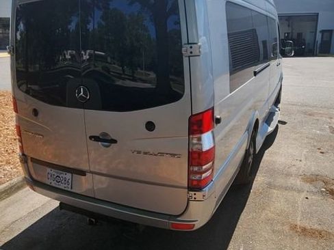 Used 2015 Mercedes-Benz Sprinter 2500 image 10