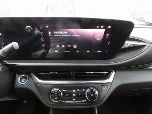 Used 2024 Buick Envista Preferred image 26