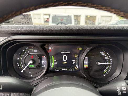 Used 2024 Jeep Wrangler Unlimited AWD/4WD image 24