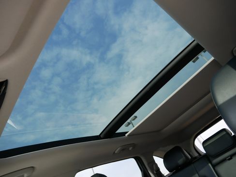 Certified 2025 Kia Sorento S w/ Panoramic Sunroof Package image 32