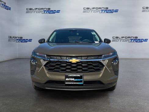 Used 2024 Chevrolet Trax LS FWD image 2