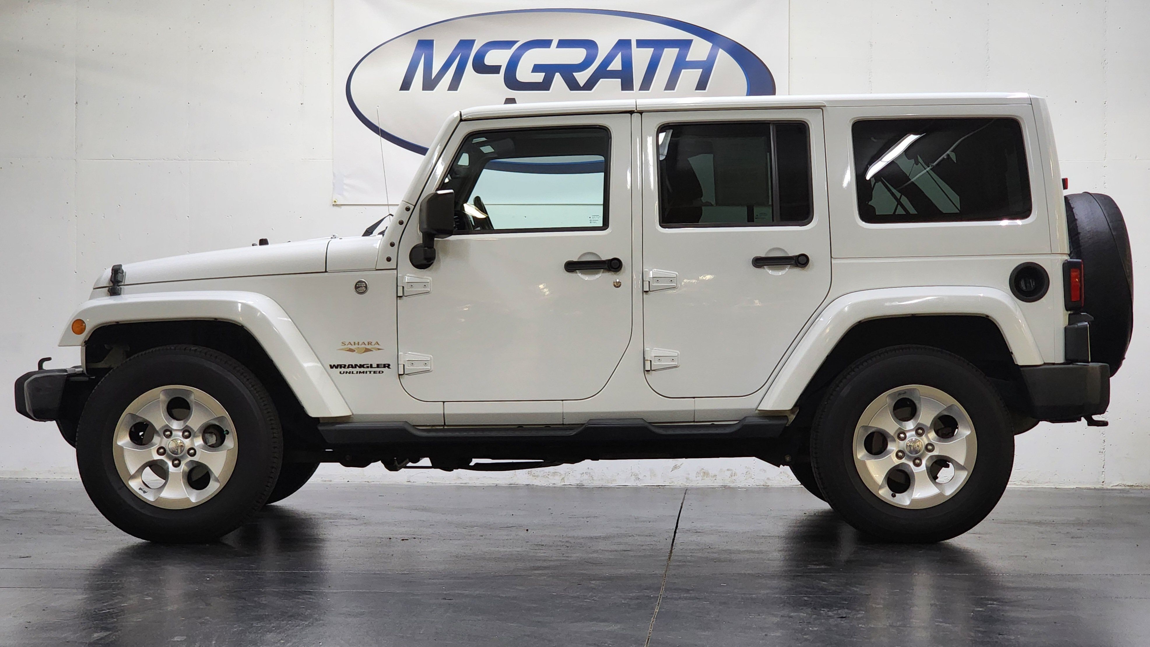 Used 2014 Jeep Wrangler Unlimited Sahara w/ Max Tow Package AWD/4WD image 11
