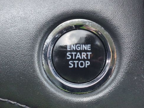 Used 2023 Toyota Highlander XLE FWD image 16