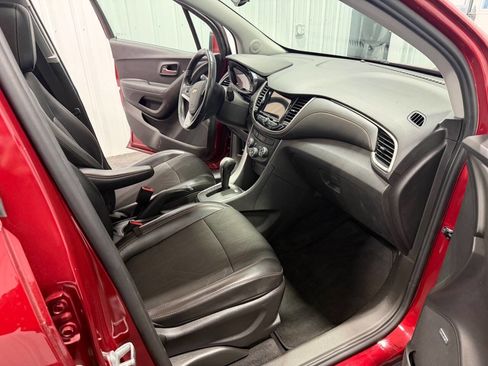 Used 2019 Chevrolet Trax LT w/ Sun & Sound Package image 12
