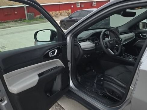 Used 2023 Jeep Compass Limited AWD/4WD image 9