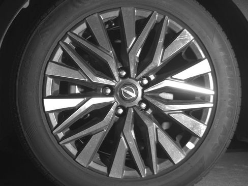 Used 2025 Nissan Altima 2.5 SV FWD image 12