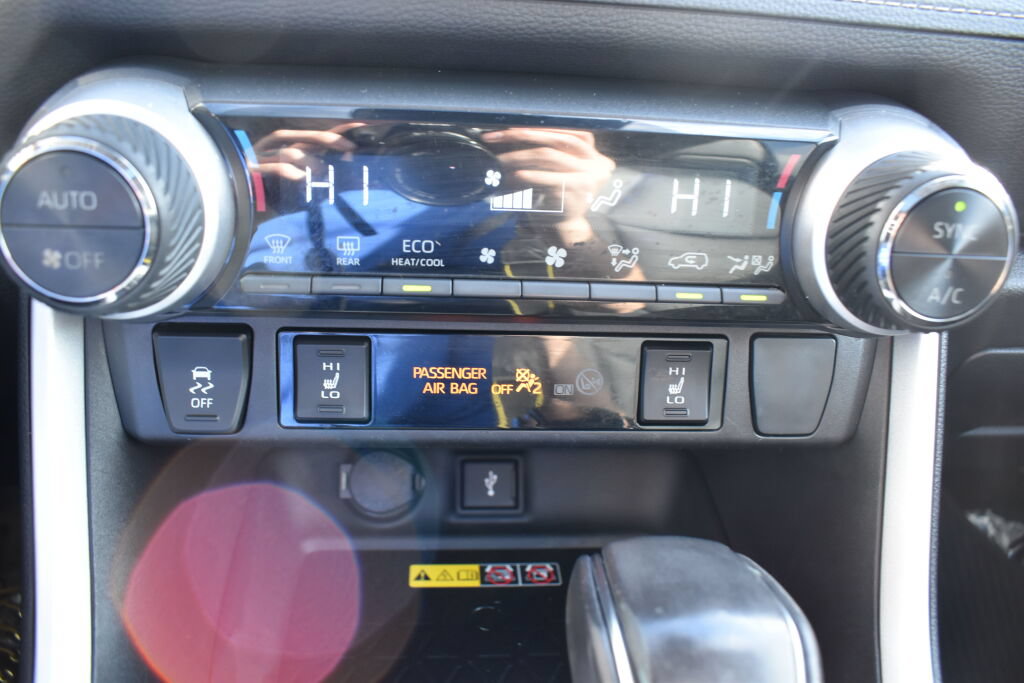 Certified 2022 Toyota RAV4 XLE Premium AWD/4WD image 12