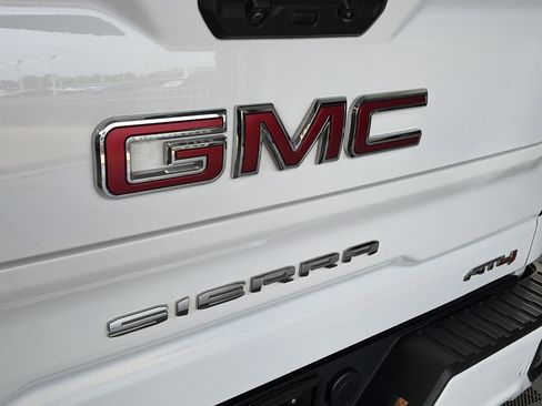 Used 2024 GMC Sierra 1500 AT4 w/ AT4 Premium Package AWD/4WD image 19