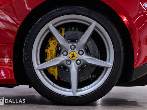 Used 2022 Ferrari F8 Tributo RWD image 3