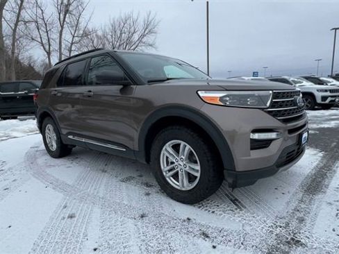Used 2021 Ford Explorer XLT w/ Equipment Group 202A image 2