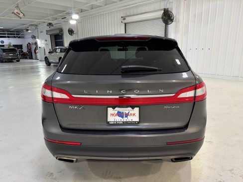 Used 2018 Lincoln MKX Reserve image 27