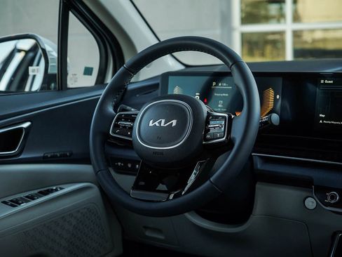 New 2026 Kia Carnival EX image 17