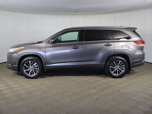 Used 2017 Toyota Highlander XLE w/ Carpet Mat Package AWD/4WD image 14