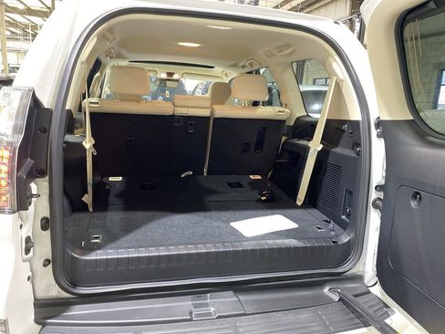 Used 2023 Lexus GX 460 Premium w/ Premium Package image 23