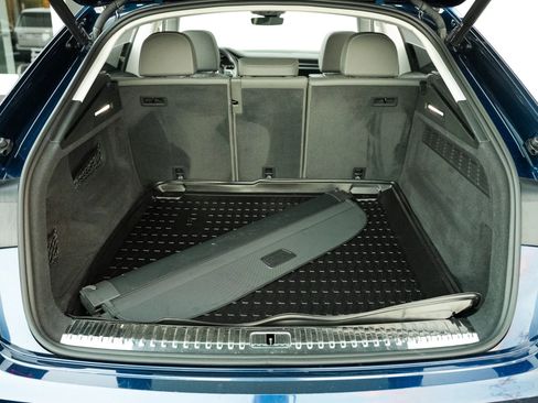 Used 2022 Audi Q8 Premium Plus AWD/4WD image 27