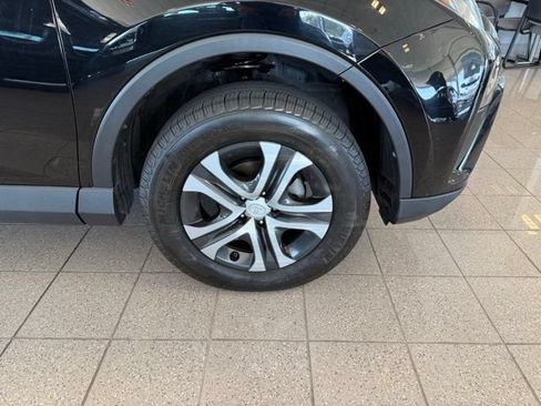 Used 2017 Toyota RAV4 LE AWD/4WD image 10