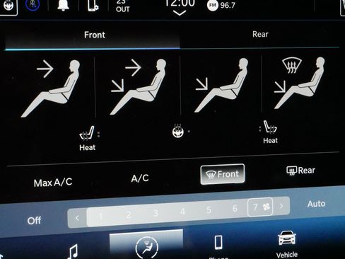 Used 2024 Chrysler Pacifica Touring-L image 31