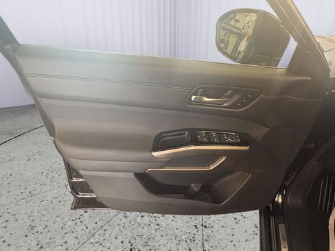 Used 2025 Nissan Pathfinder Platinum w/ Cargo Package AWD/4WD image 27