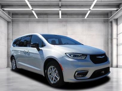 New 2026 Chrysler Pacifica Select