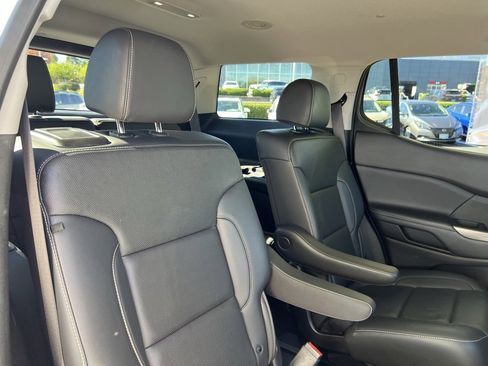 Used 2023 GMC Acadia SLT image 5