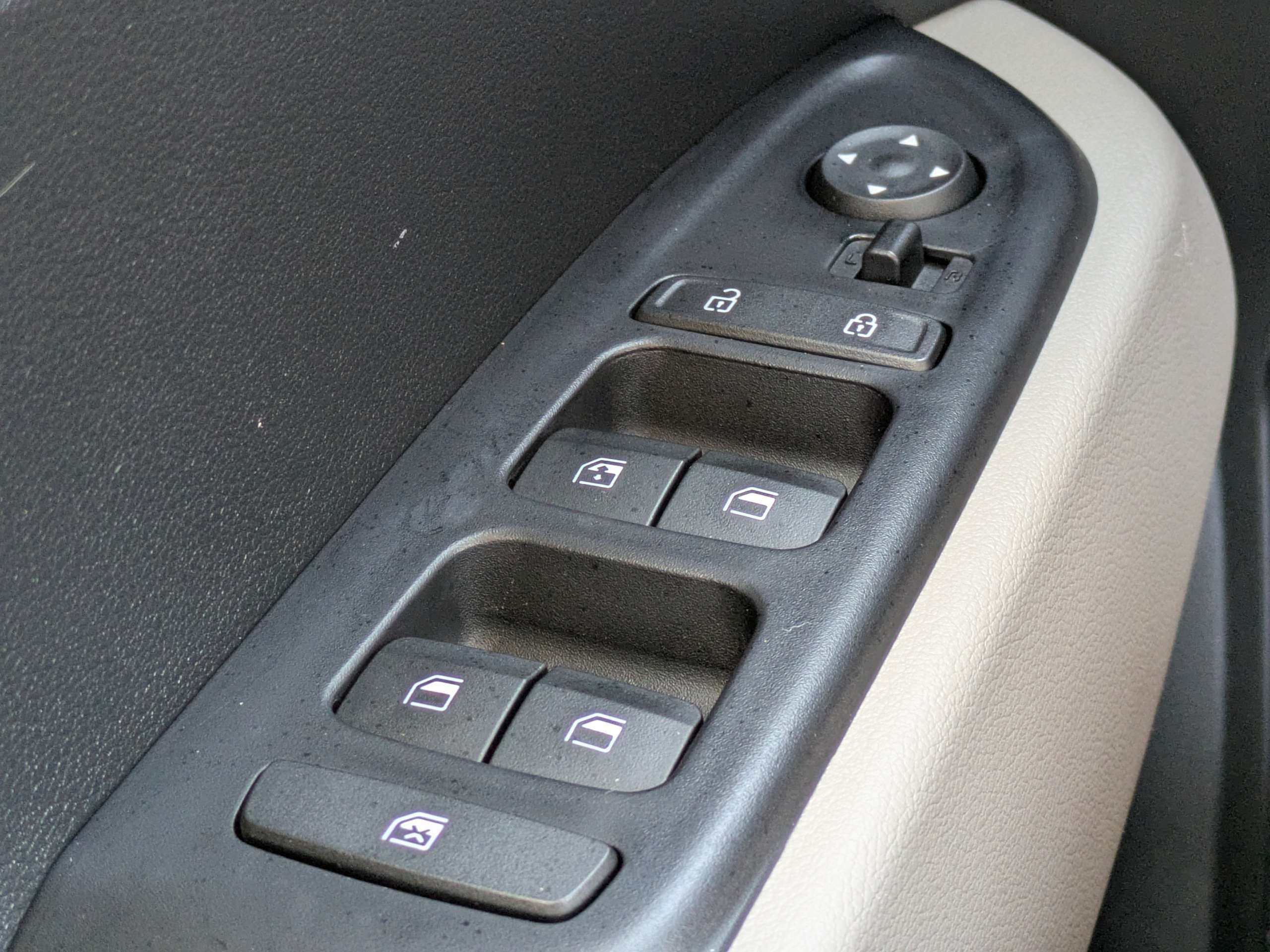 Certified 2024 Hyundai Venue SEL FWD image 21
