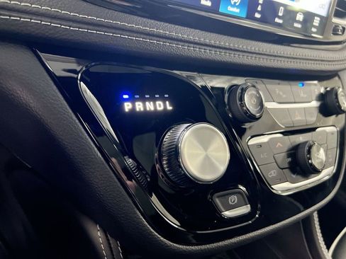 New 2026 Chrysler Pacifica Limited image 18