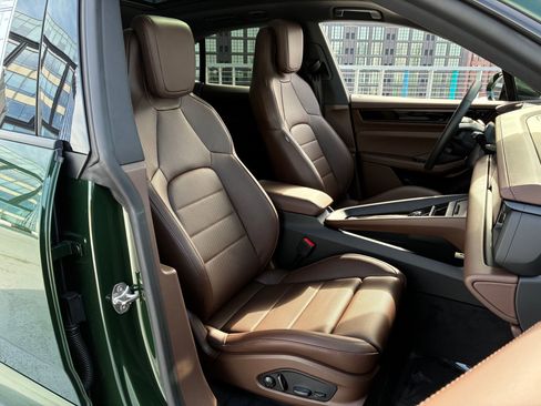 New 2026 Porsche Macan 4 Electric image 22