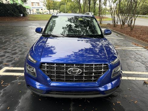 Used 2023 Hyundai Venue SEL w/ Cargo Package FWD image 2