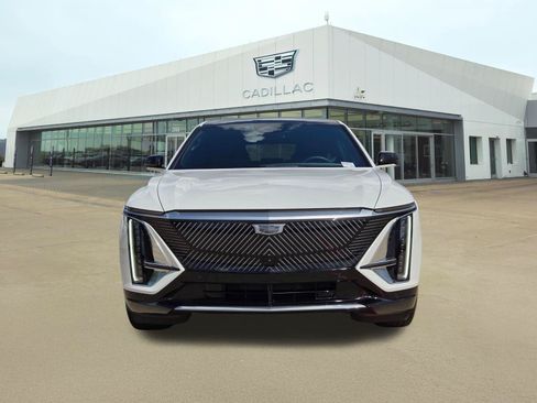 Used 2024 Cadillac Lyriq Luxury RWD image 2