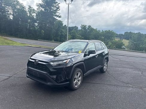 Used 2023 Toyota RAV4 XLE AWD/4WD image 4