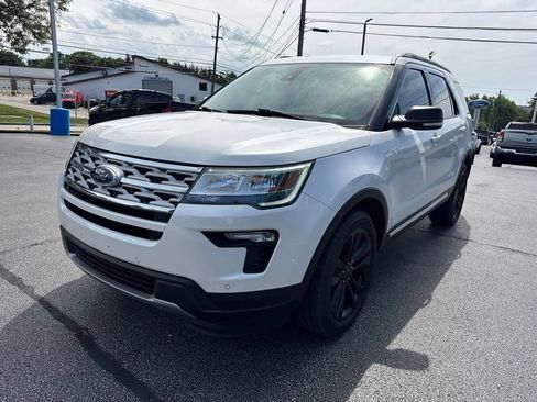 Used 2019 Ford Explorer XLT w/ Equipment Group 202A AWD/4WD image 4